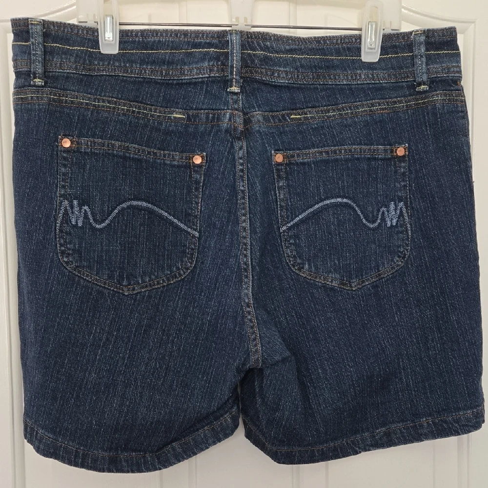 Lee Women’s Plus Size 18W Dark Wash Stretch Denim Shorts NWOT - Picture 2 of 8